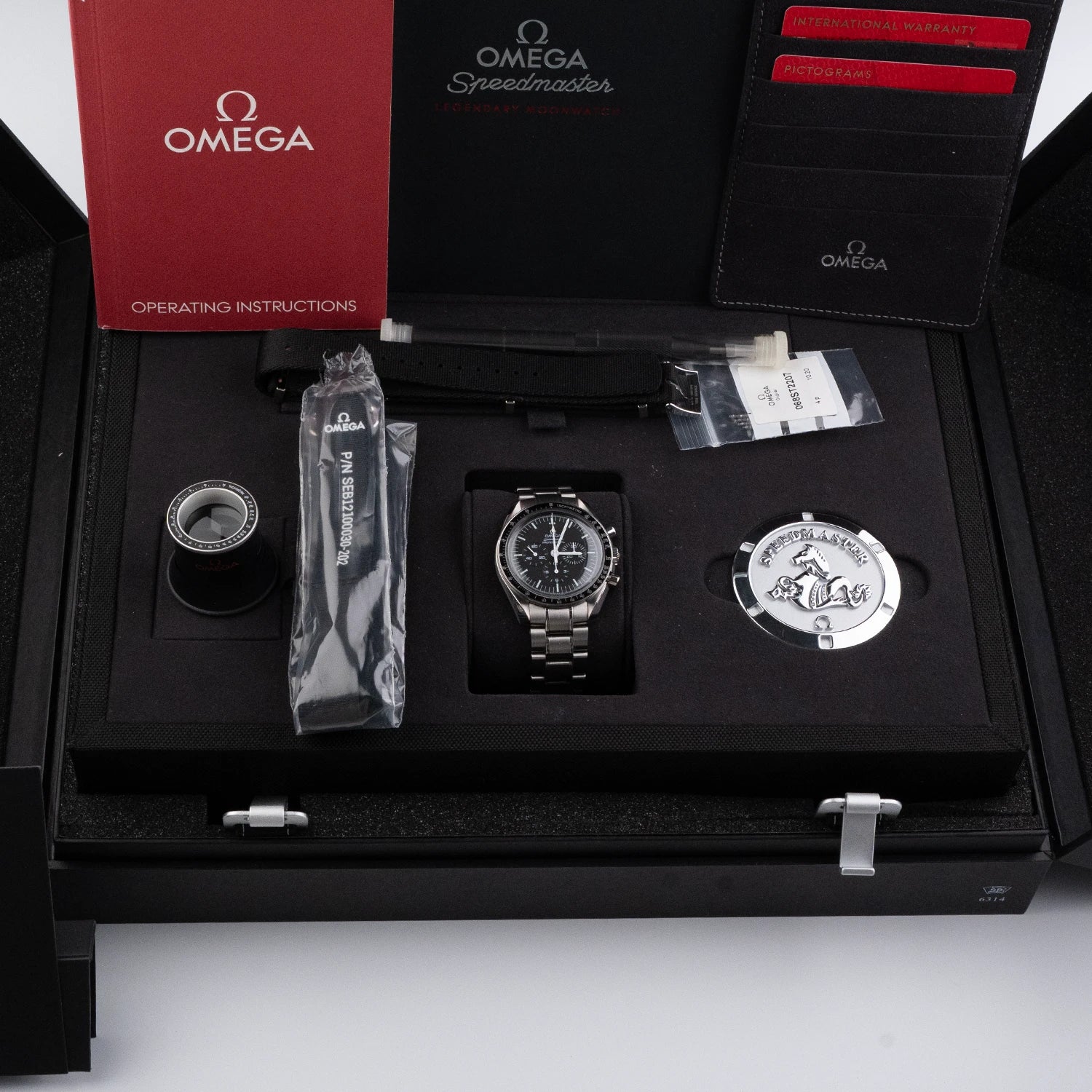 Omega Speedmaster Moonwatch Legendary | 31130423001005